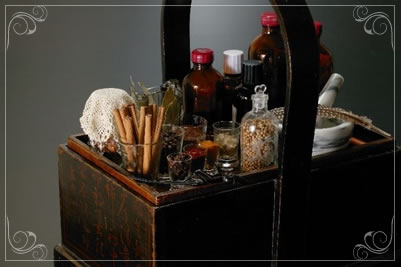 「香料箱」　沈香・白檀・肉桂・丁子・大茴香など渡来の様々な香料